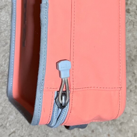 YETI Daytrip Lunch Box Coral - Picture 14 of 16